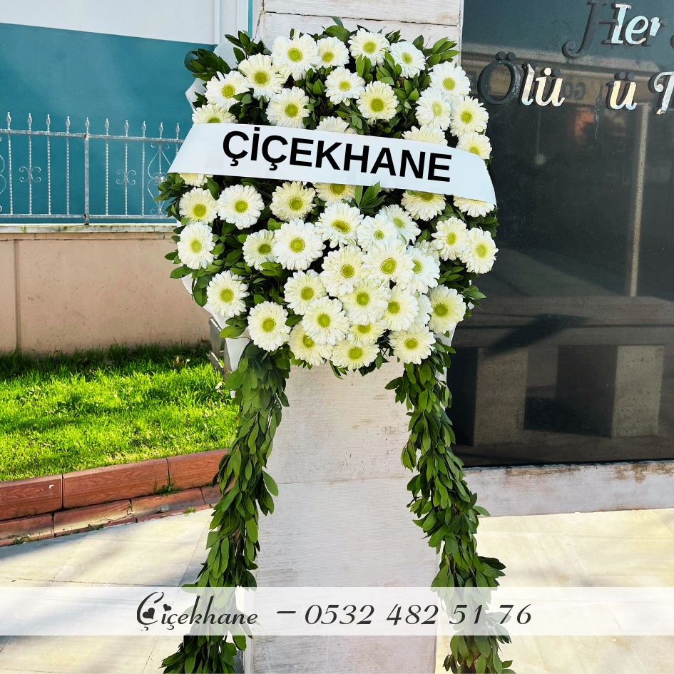 Beyaz Gerberalı Çelenk