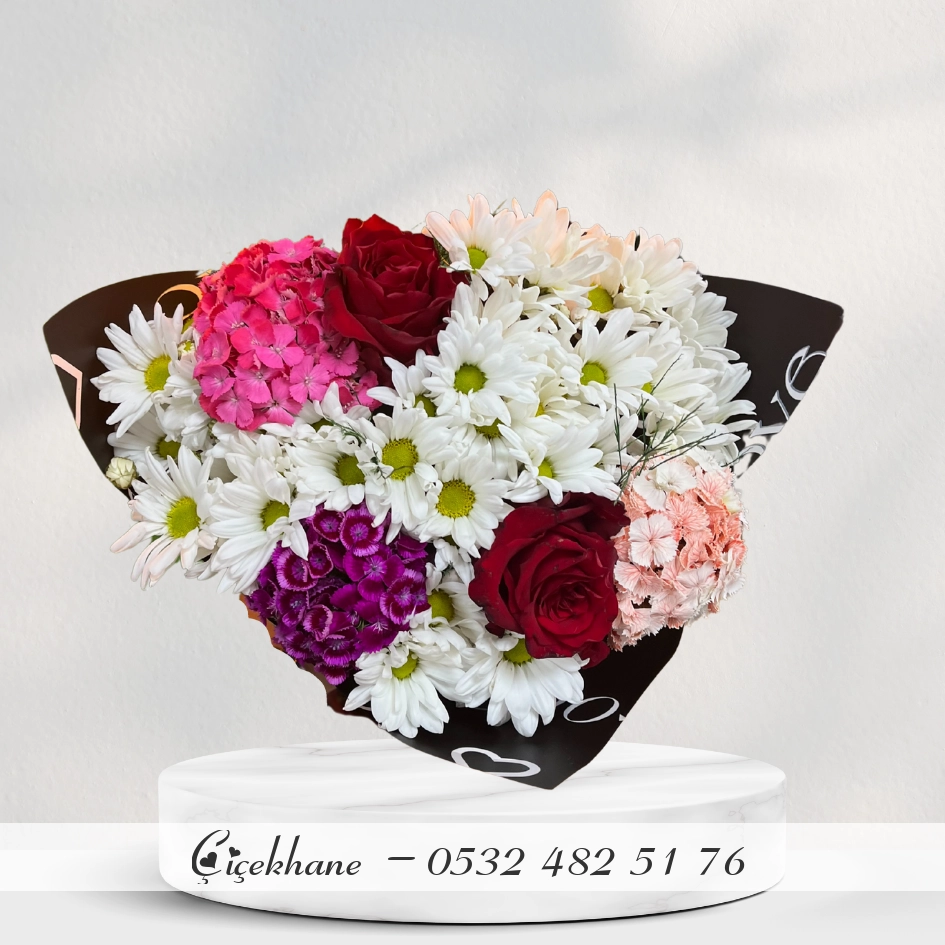 Papatya , Kırmızı Gül Ve Hüsnü Yusuf Buketi