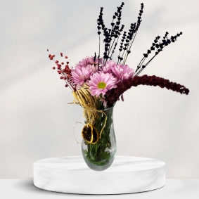 Cam Vazoda Pembe Papatyalar