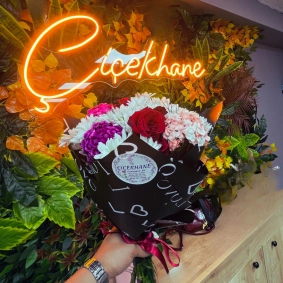 Hüsnü Yusuf Ve Güller