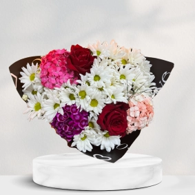 Papatya , Kırmızı Gül Ve Hüsnü Yusuf Buketi